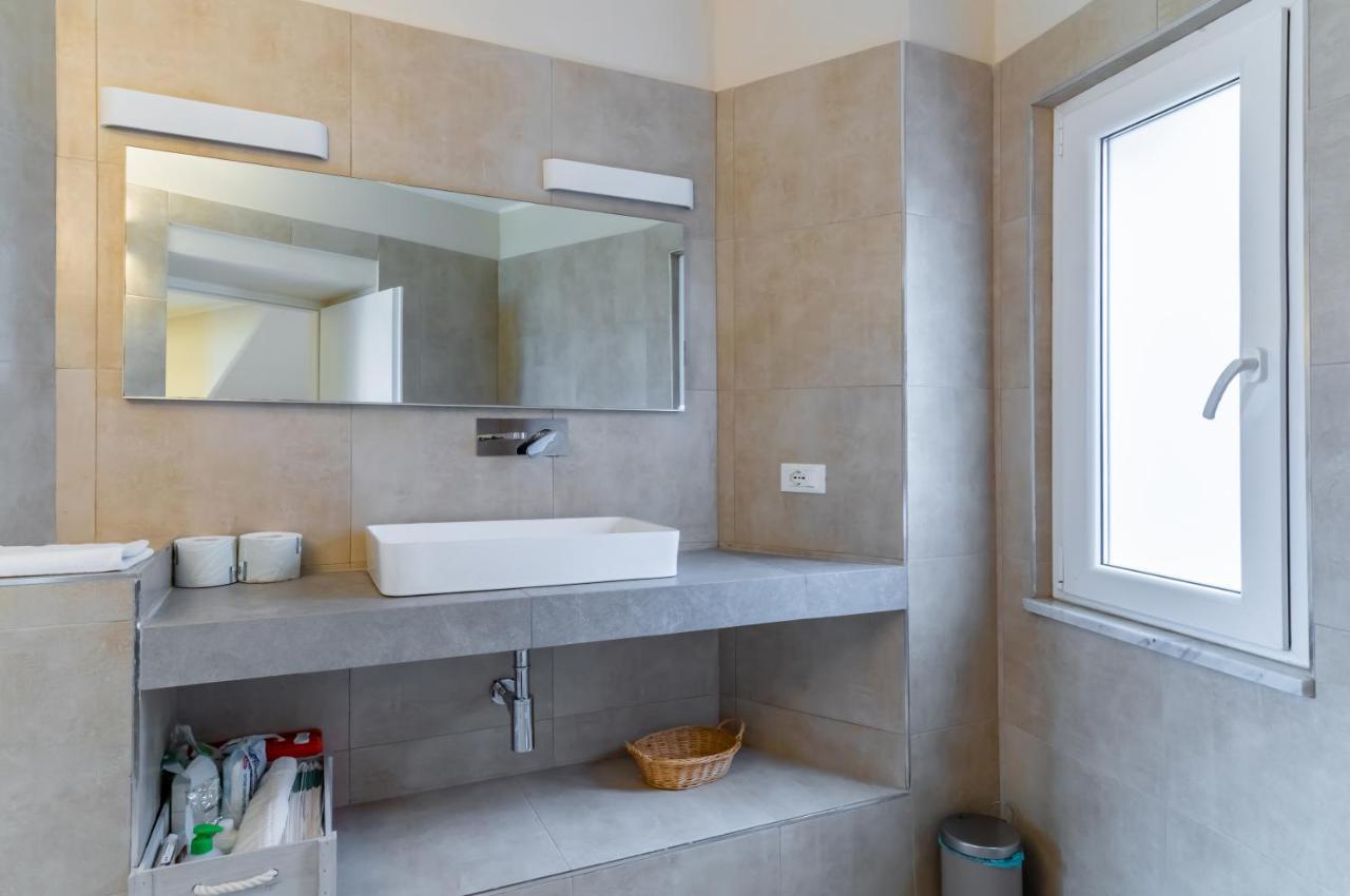 Comfy & Roomy Apt - View On The Ligurian Hills! Vezzano Ligure Bagian luar foto